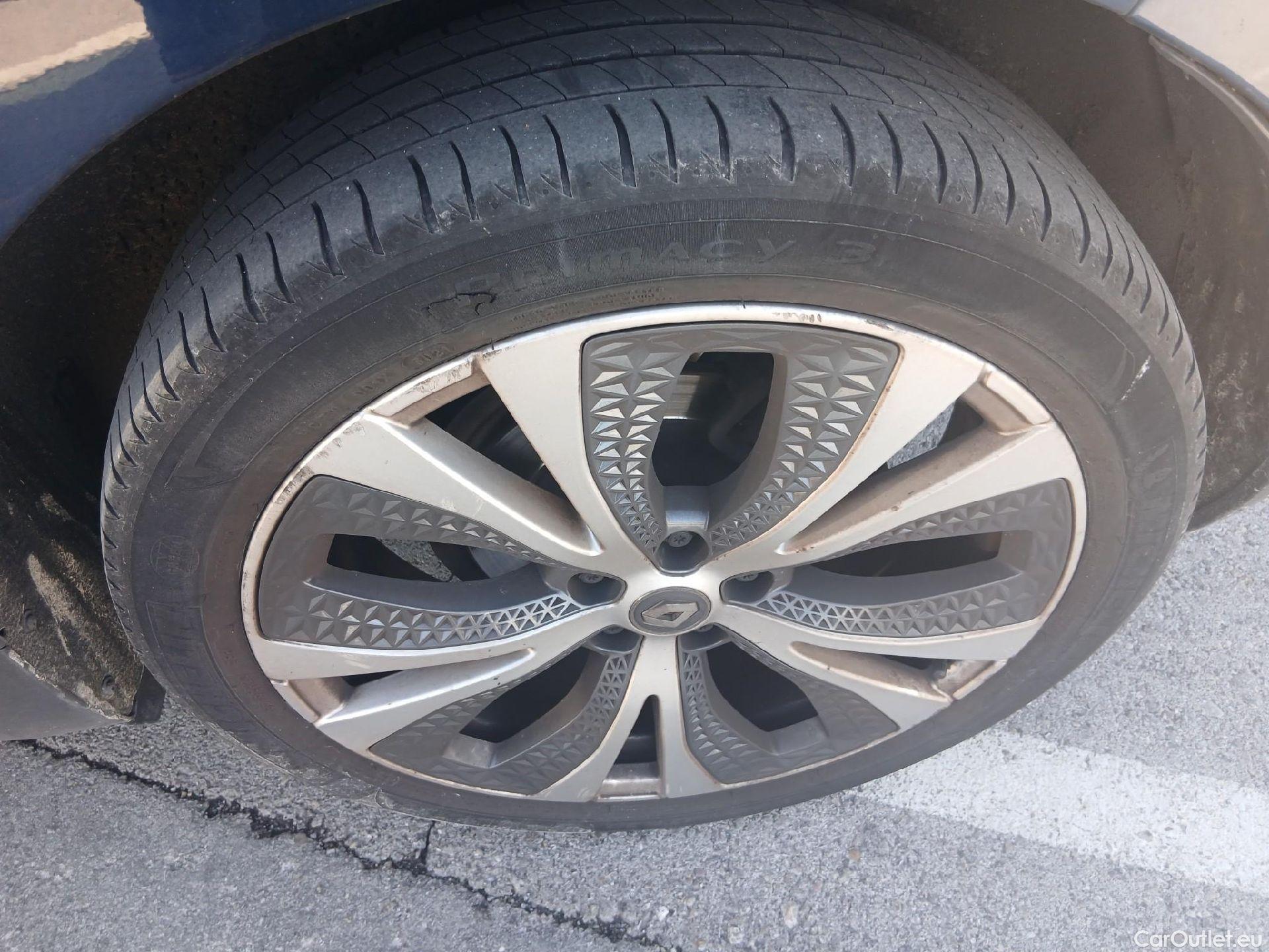  Renault  Scenic RENAULT Scénic / 2016 / 5P / monovolumen compacto Zen Energy dCi 96kW (130CV) #25