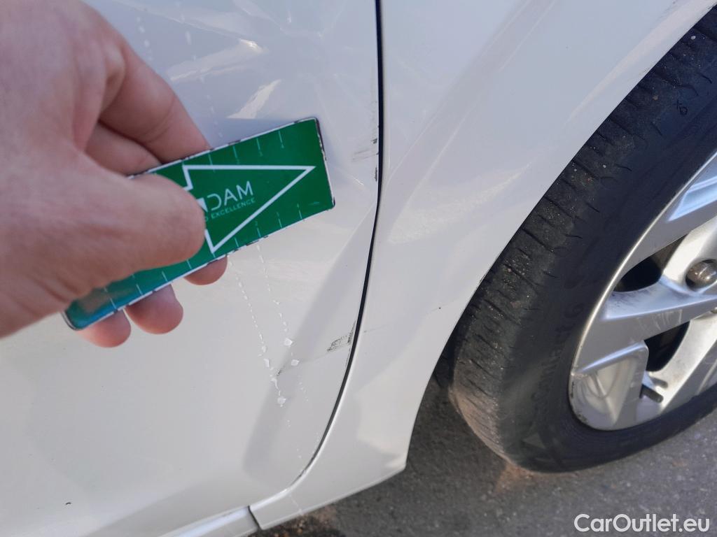  Hyundai  i10 HYUNDAI  / 2020 / 5P / berlina con portón 1.0 Klass #15