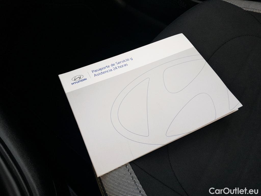  Hyundai  i10 HYUNDAI  / 2020 / 5P / berlina con portón 1.0 Klass #17