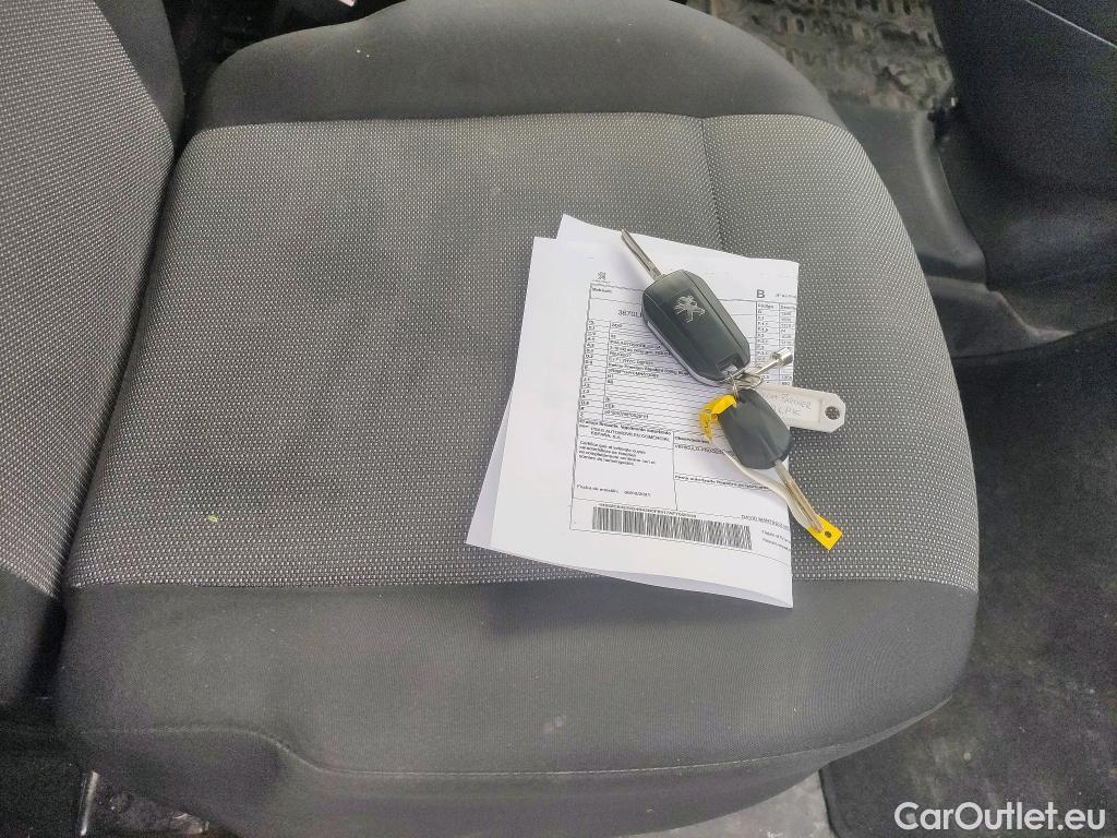  Peugeot  Partner PEUGEOT  / 2018 / 4P / furgón derivado de turismo Premium Standard 600kg BlueHDi 73kW #36