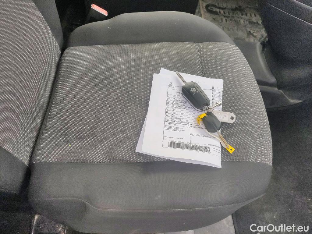  Peugeot  Partner PEUGEOT  / 2018 / 4P / furgón derivado de turismo Premium Standard 600kg BlueHDi 73kW #35