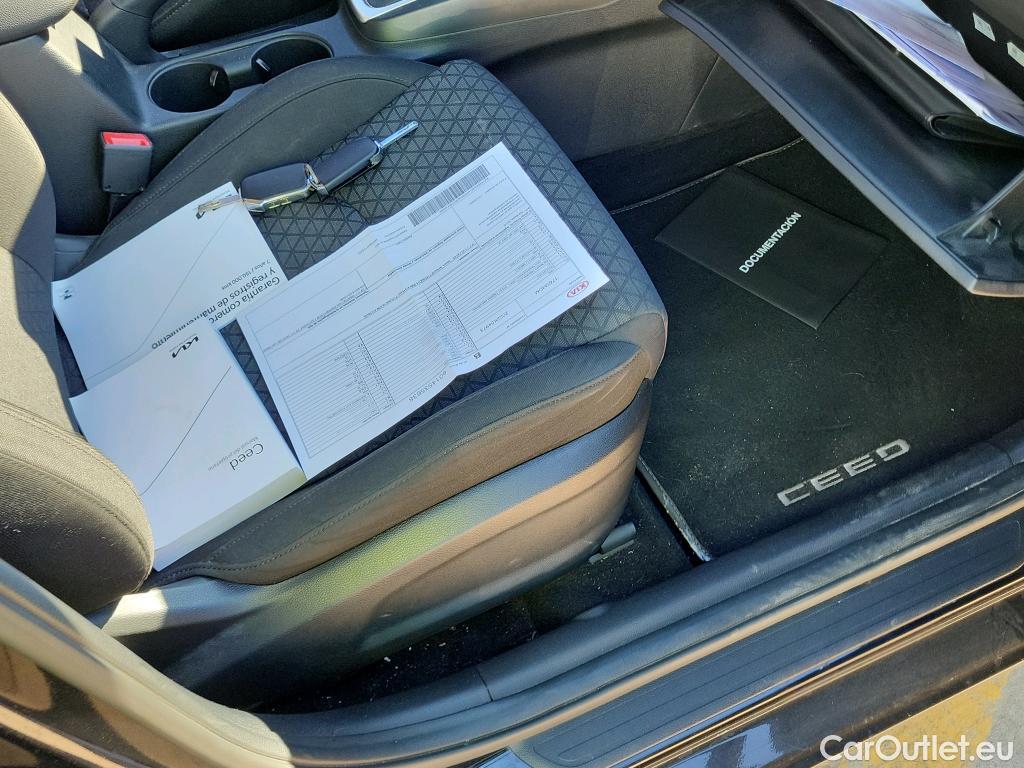  KIA  Cee'd KIA Ceed / 2021 / 5P / berlina con portón 1.0 T-GDi 74kW (100CV) Concept #26