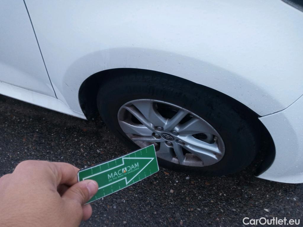  Toyota  Yaris TOYOTA  / 2020 / 5P / berlina con portón 1.5 120H Business Plus #28