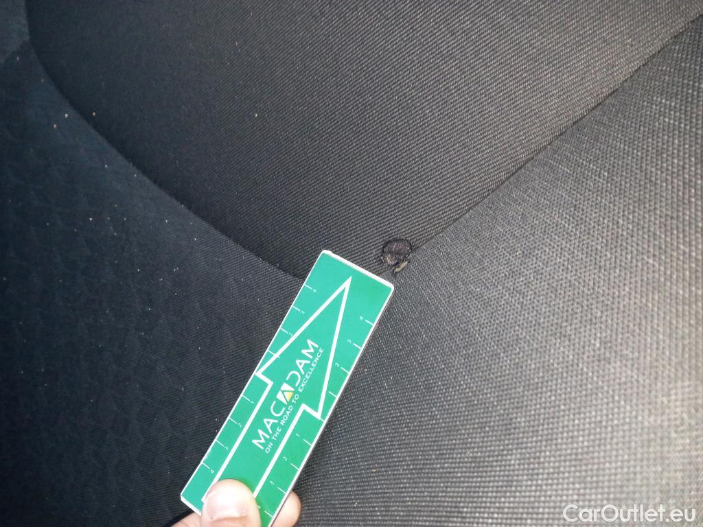  Toyota  Yaris TOYOTA  / 2020 / 5P / berlina con portón 1.5 120H Business Plus #13