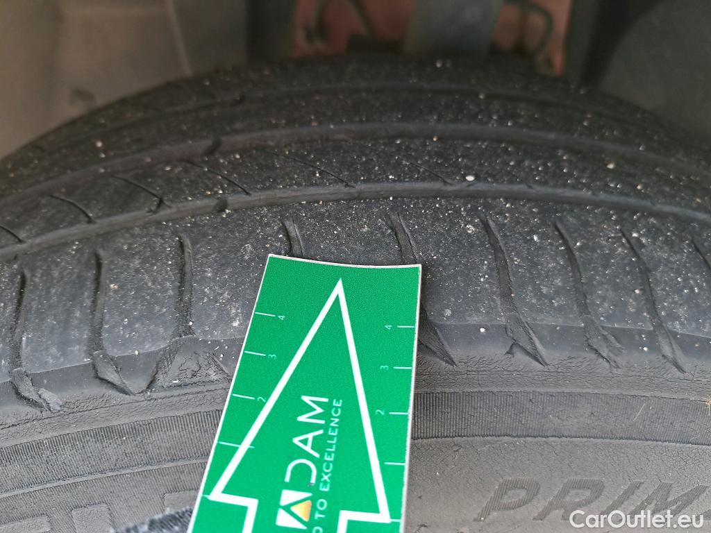  Renault  Kadjar RENAULT  / 2019 / 5P / crossover Intens Blue dCi 85kW (115CV) (CX) #13