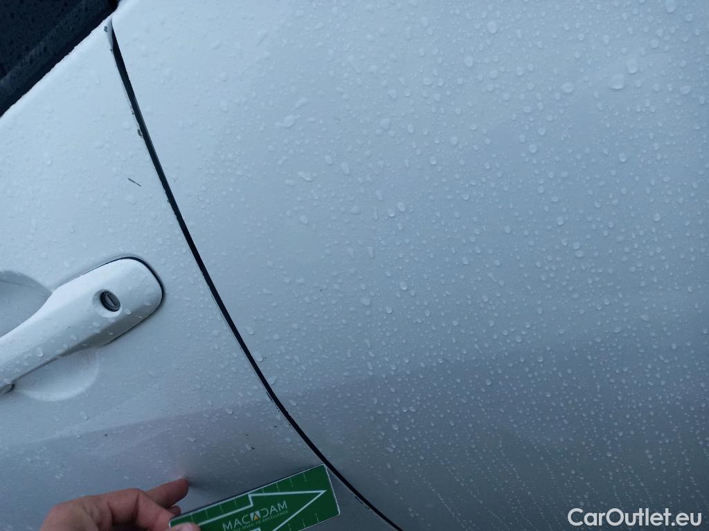  Toyota  Yaris TOYOTA  / 2020 / 5P / berlina con portón 1.5 120H Business Plus #29