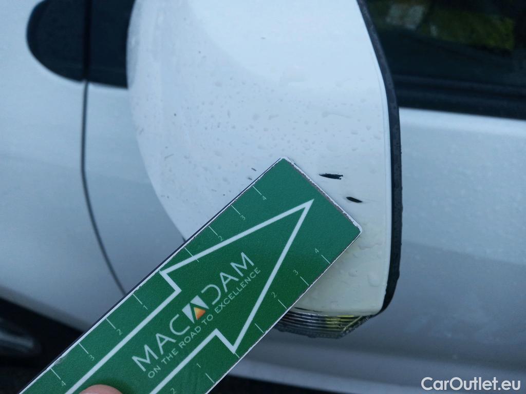  Toyota  Yaris TOYOTA  / 2020 / 5P / berlina con portón 1.5 120H Business Plus #43