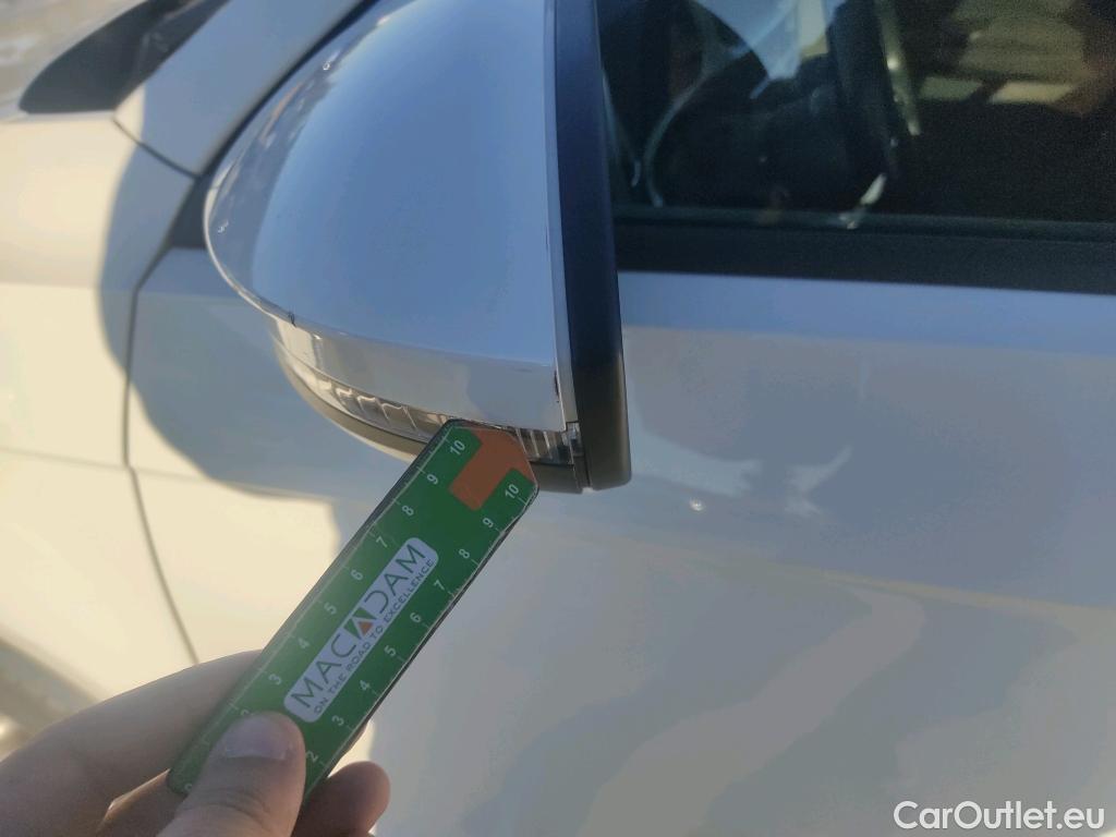  Volkswagen  T-ROC  Life 2.0 TDI 115CV MT6 E6d #42