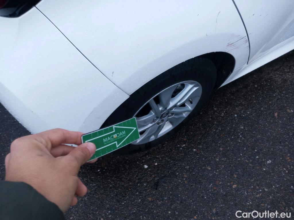  Toyota  Yaris TOYOTA  / 2020 / 5P / berlina con portón 1.5 120H Business Plus #26