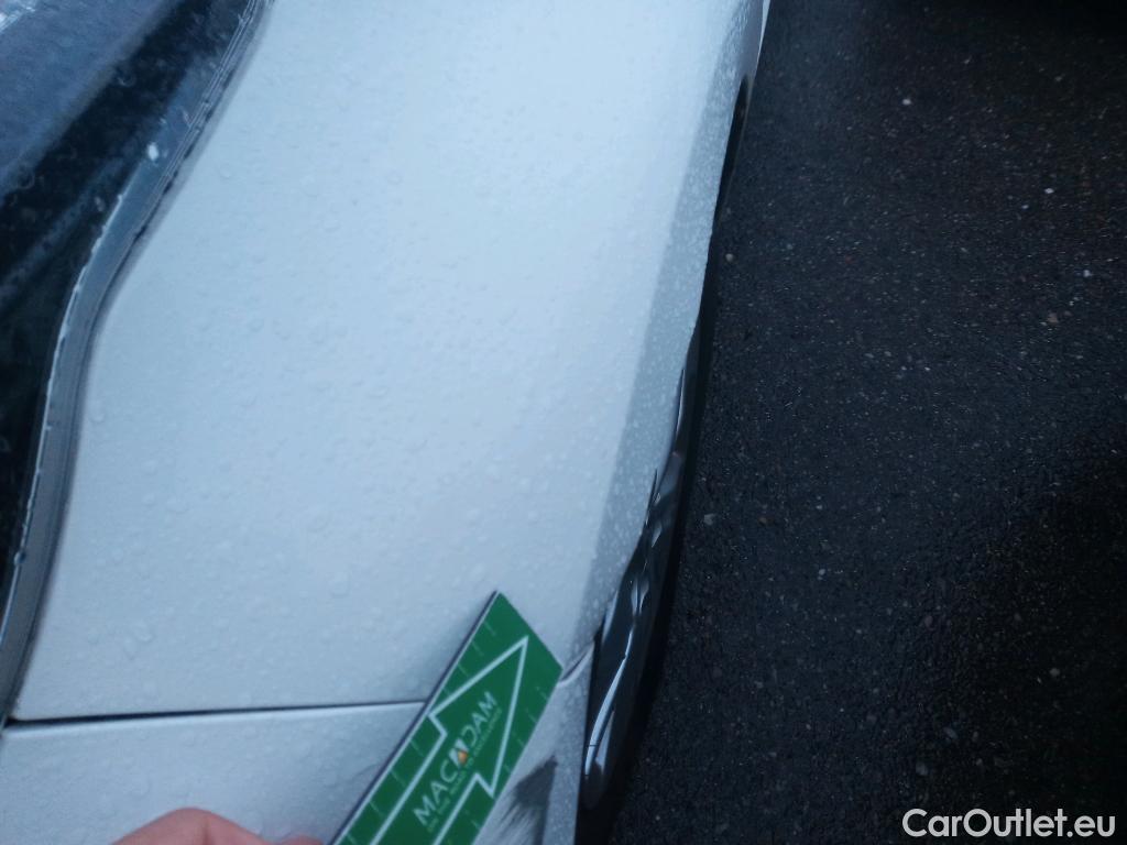  Toyota  Yaris TOYOTA  / 2020 / 5P / berlina con portón 1.5 120H Business Plus #15