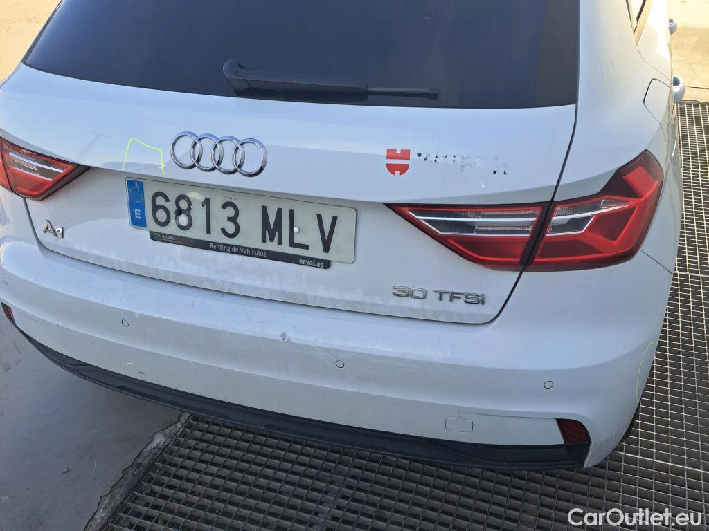  Audi  A1 Sportback AUDI A1 / 2018 / 5P / berlina con portón Sportback Advanced 30 TFSI 81kW (110CV) #5