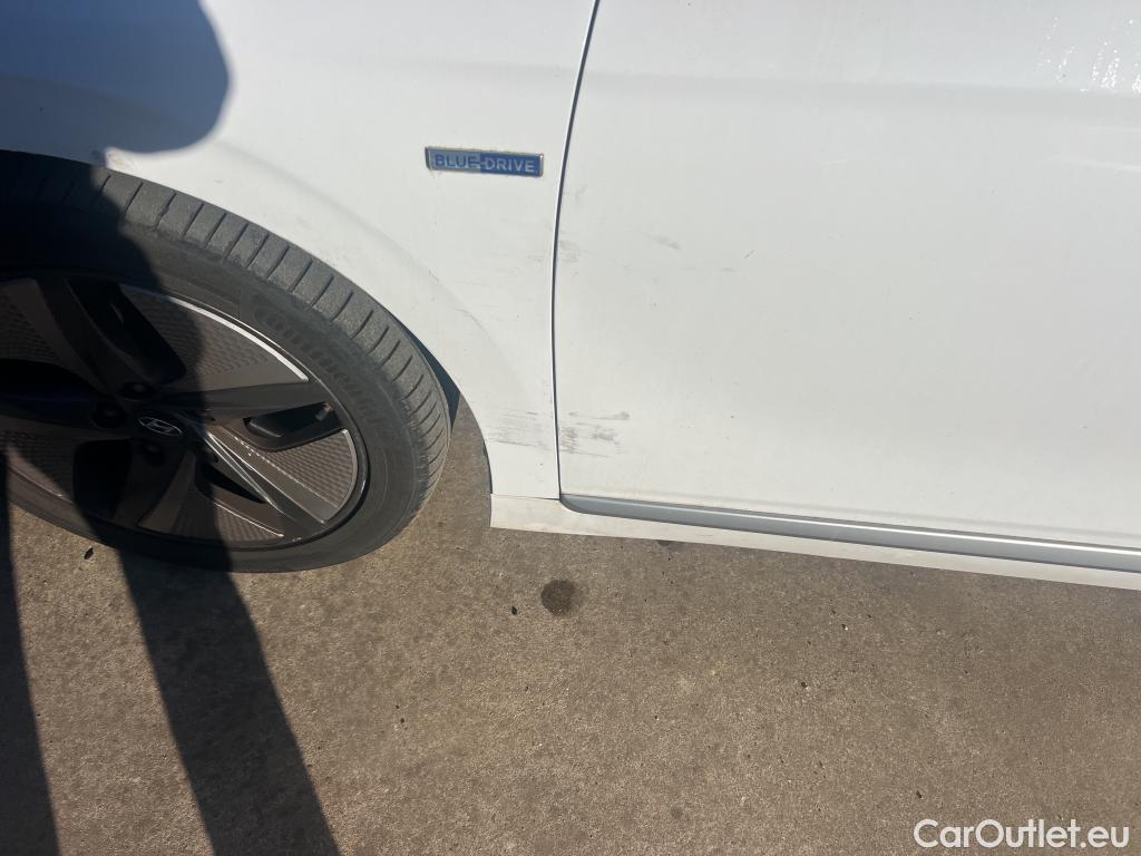  Hyundai   Ioniq HYUNDAI / 2019 / 5P / berlina con portón 1.6 GDI HEV Tecno DT #3