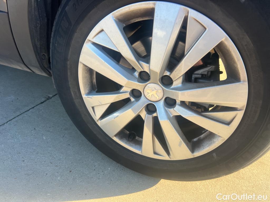  Peugeot  3008 PEUGEOT  / 2020 / 5P / todoterreno 1.5 BlueHDi 96kW (130CV) S&S Active Pack (AC3) #10