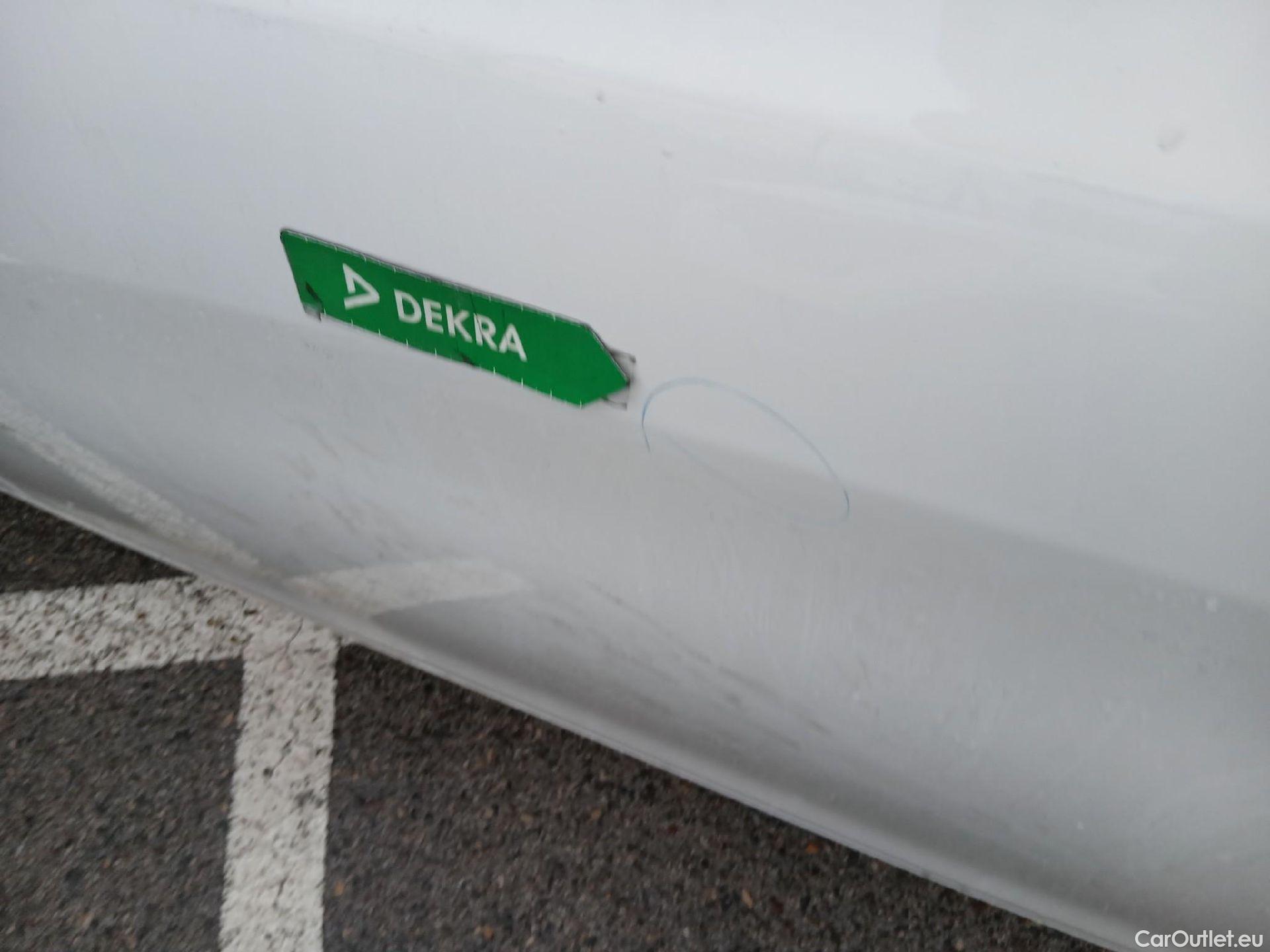  Peugeot  308 PEUGEOT  / 2017 / 5P / berlina con portón 5p Allure 1.2 PureTech 96KW (130CV) (CX) #21