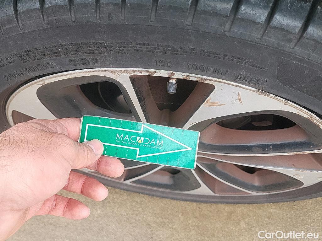  Renault  Megane RENAULT MÉGANE 5p 3G familiar Sp. Tou. Bose Energy dCi 130 S&S Euro 6 #12