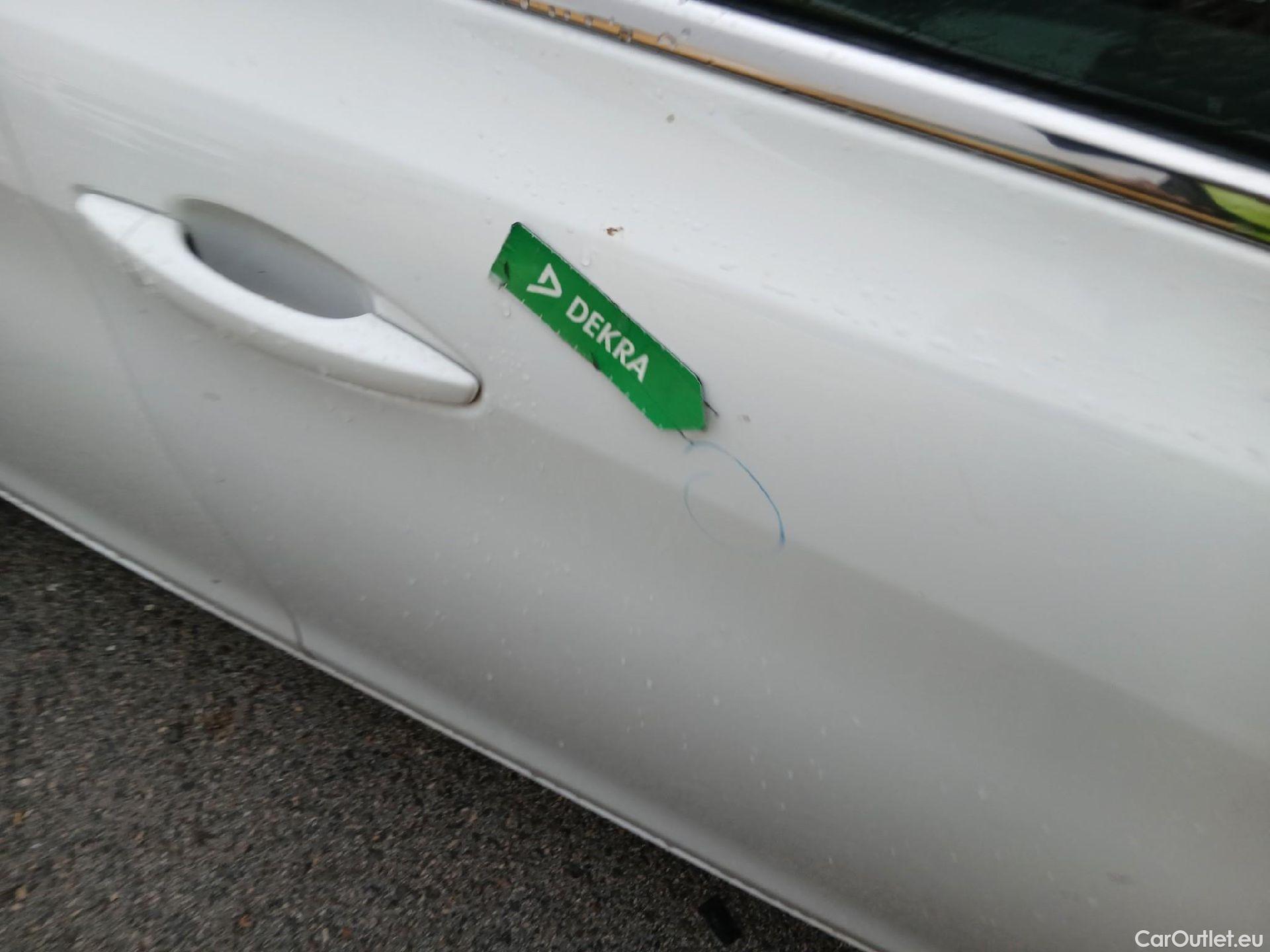  Peugeot  308 PEUGEOT  / 2017 / 5P / berlina con portón 5p Allure 1.2 PureTech 96KW (130CV) (CX) #20