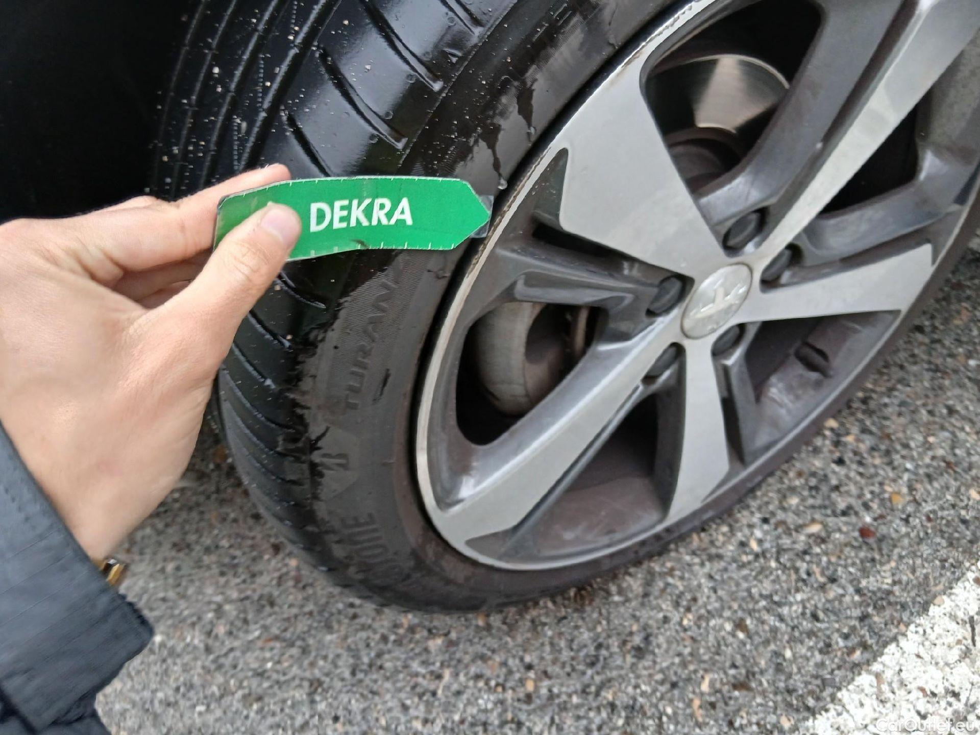  Peugeot  308 PEUGEOT  / 2017 / 5P / berlina con portón 5p Allure 1.2 PureTech 96KW (130CV) (CX) #5