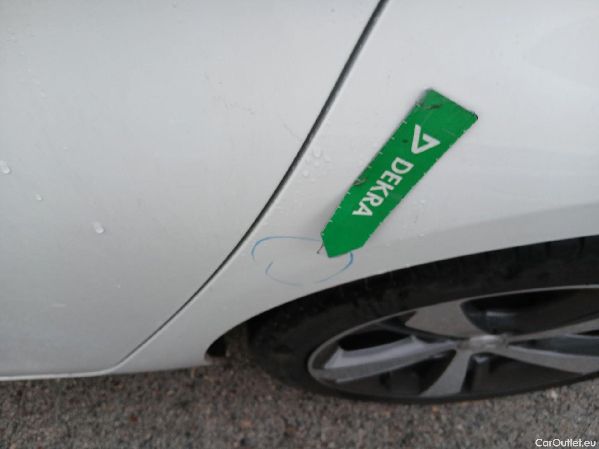  Peugeot  308 PEUGEOT  / 2017 / 5P / berlina con portón 5p Allure 1.2 PureTech 96KW (130CV) (CX) #8