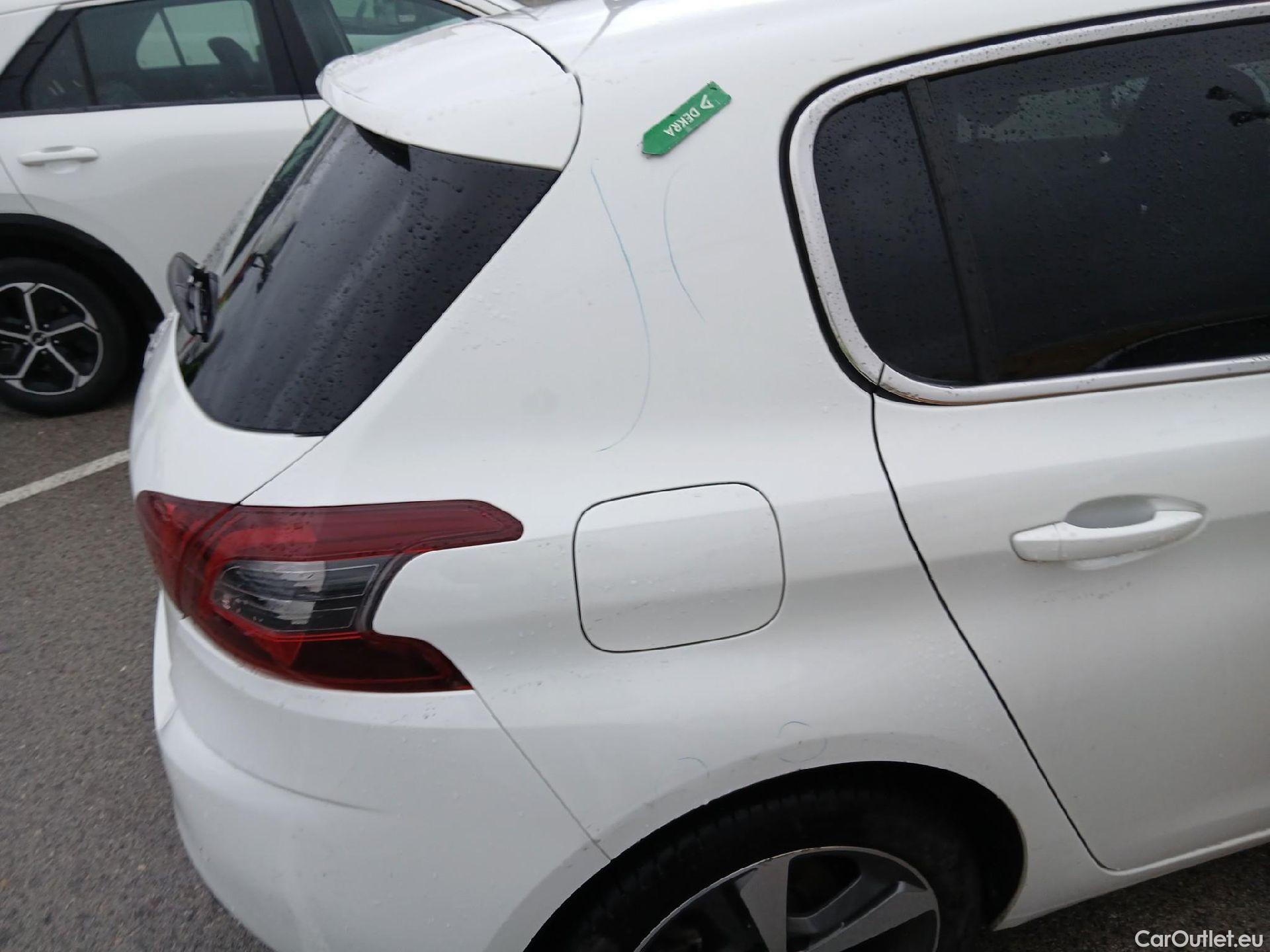  Peugeot  308 PEUGEOT  / 2017 / 5P / berlina con portón 5p Allure 1.2 PureTech 96KW (130CV) (CX) #13