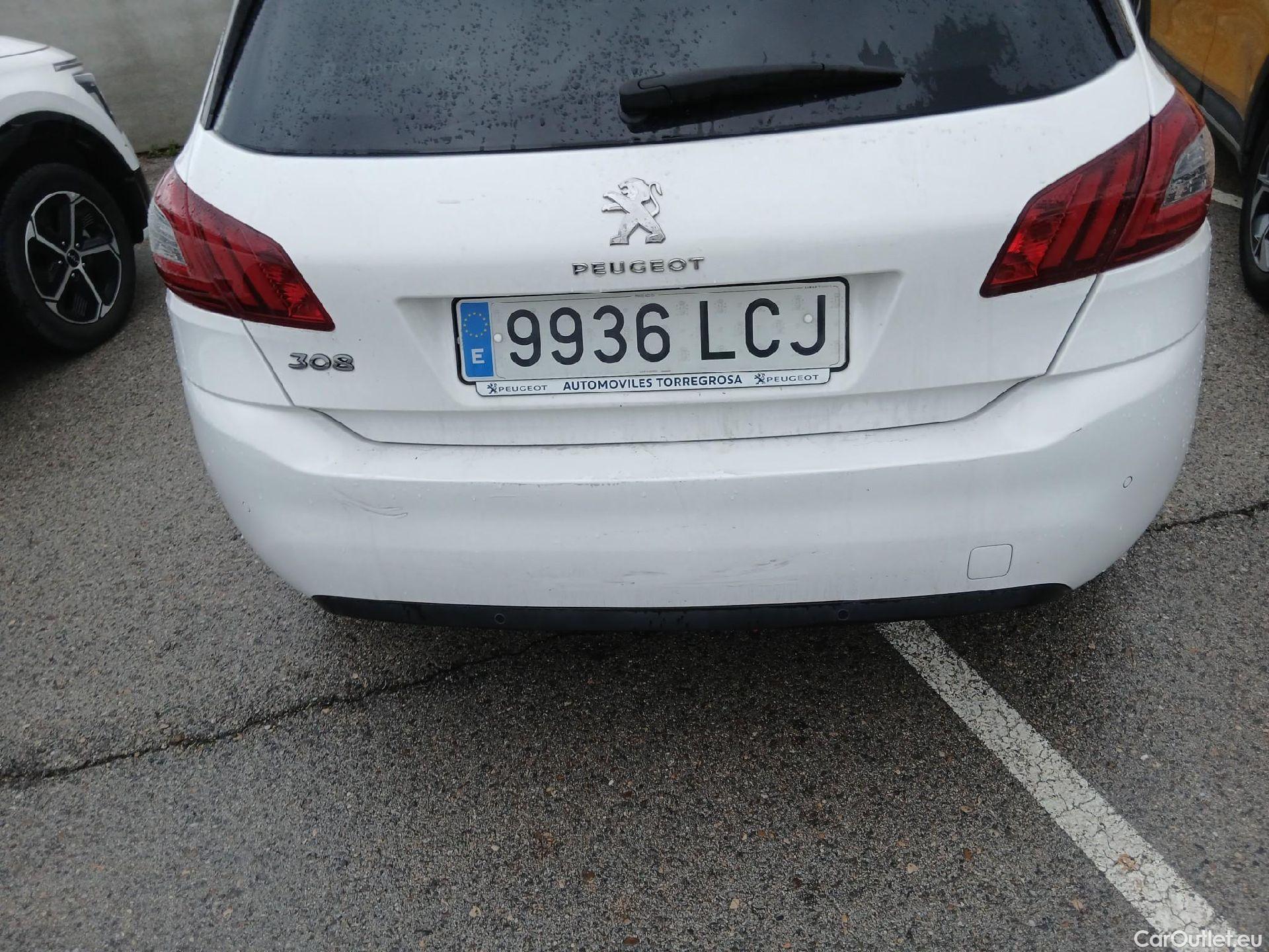  Peugeot  308 PEUGEOT  / 2017 / 5P / berlina con portón 5p Allure 1.2 PureTech 96KW (130CV) (CX) #10