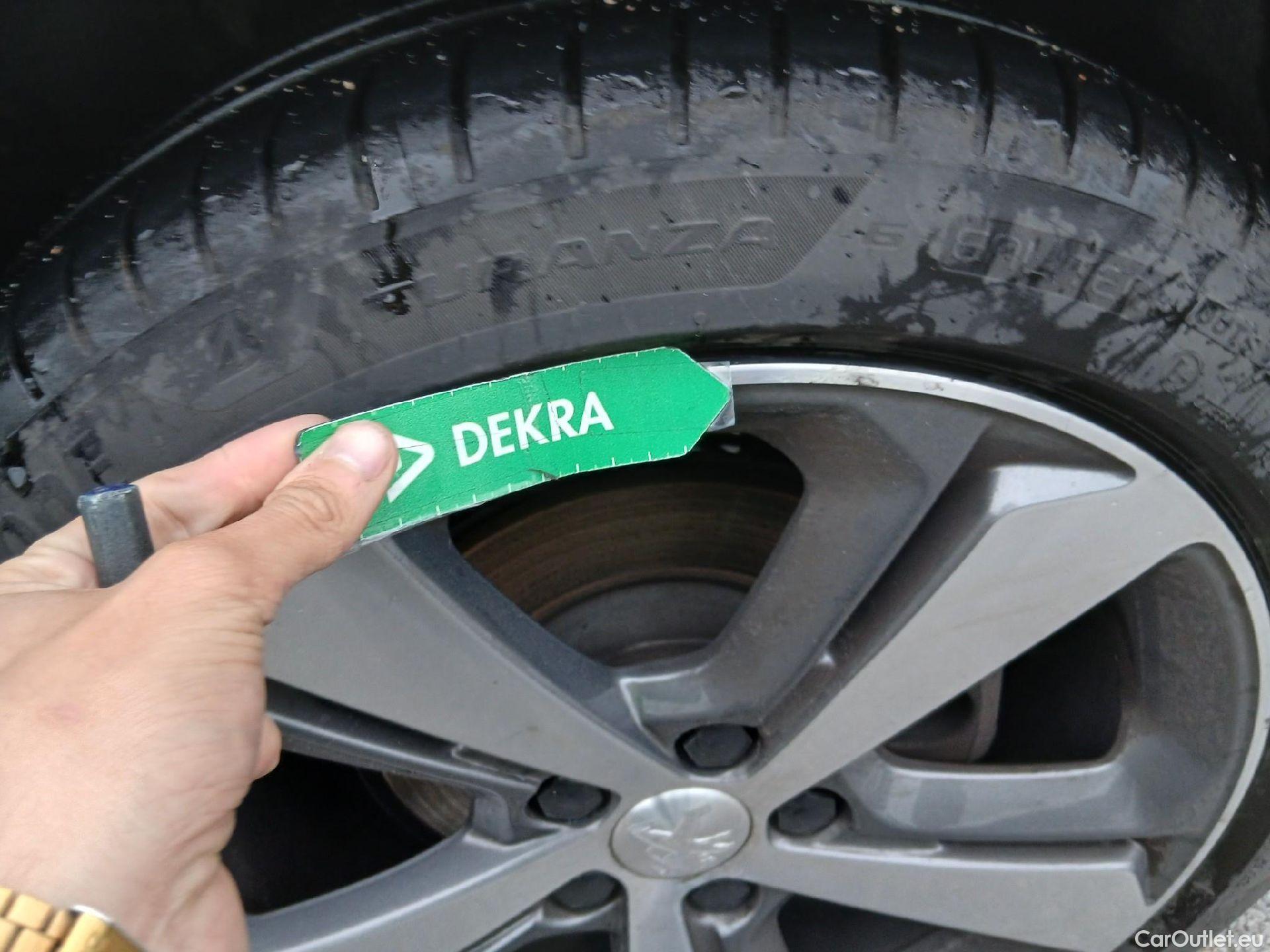  Peugeot  308 PEUGEOT  / 2017 / 5P / berlina con portón 5p Allure 1.2 PureTech 96KW (130CV) (CX) #6