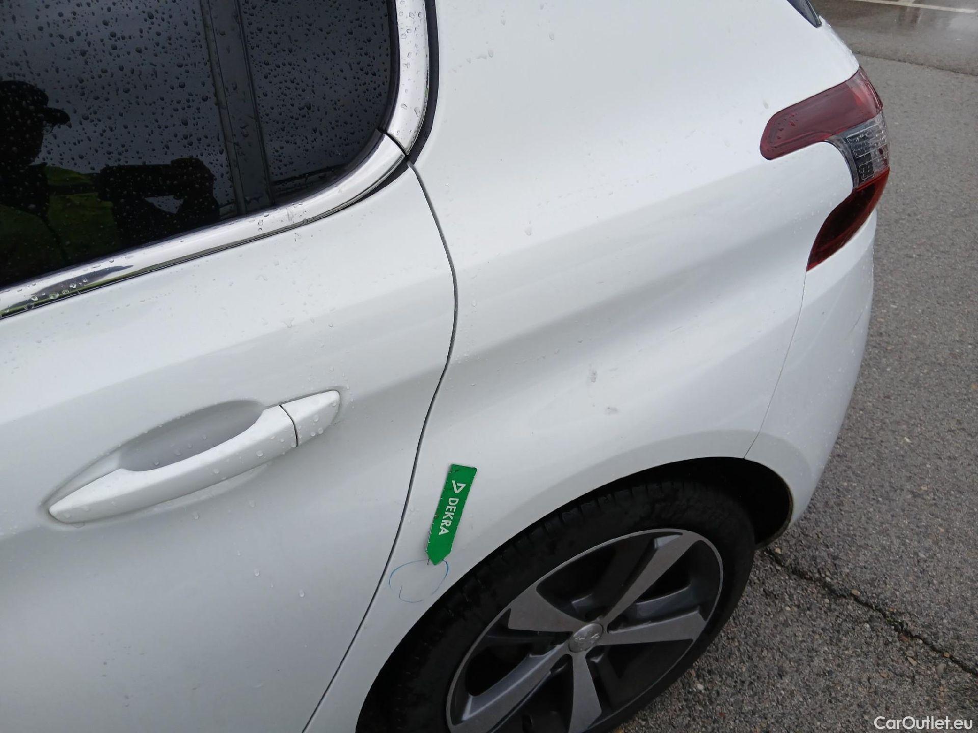  Peugeot  308 PEUGEOT  / 2017 / 5P / berlina con portón 5p Allure 1.2 PureTech 96KW (130CV) (CX) #9