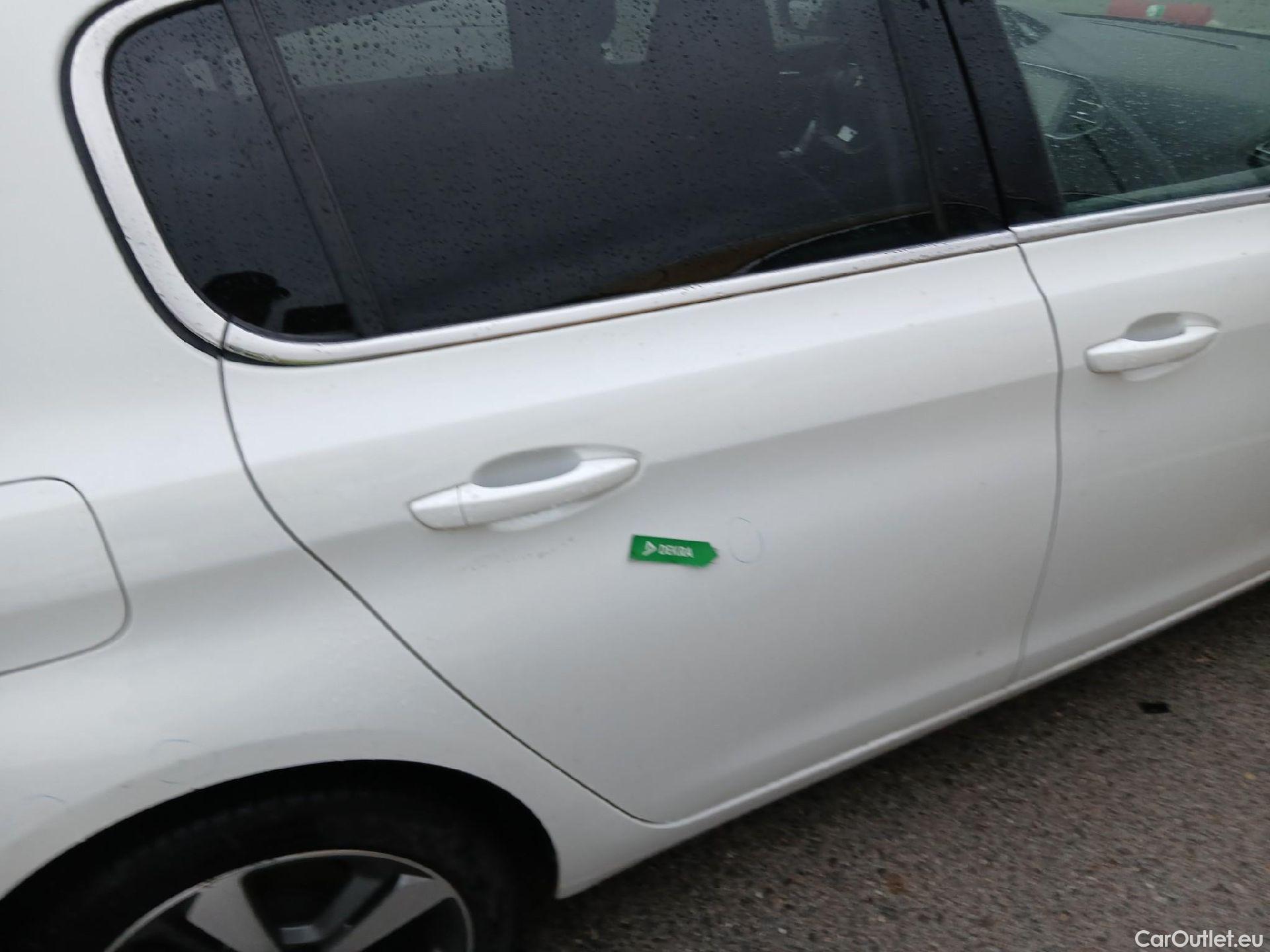  Peugeot  308 PEUGEOT  / 2017 / 5P / berlina con portón 5p Allure 1.2 PureTech 96KW (130CV) (CX) #17