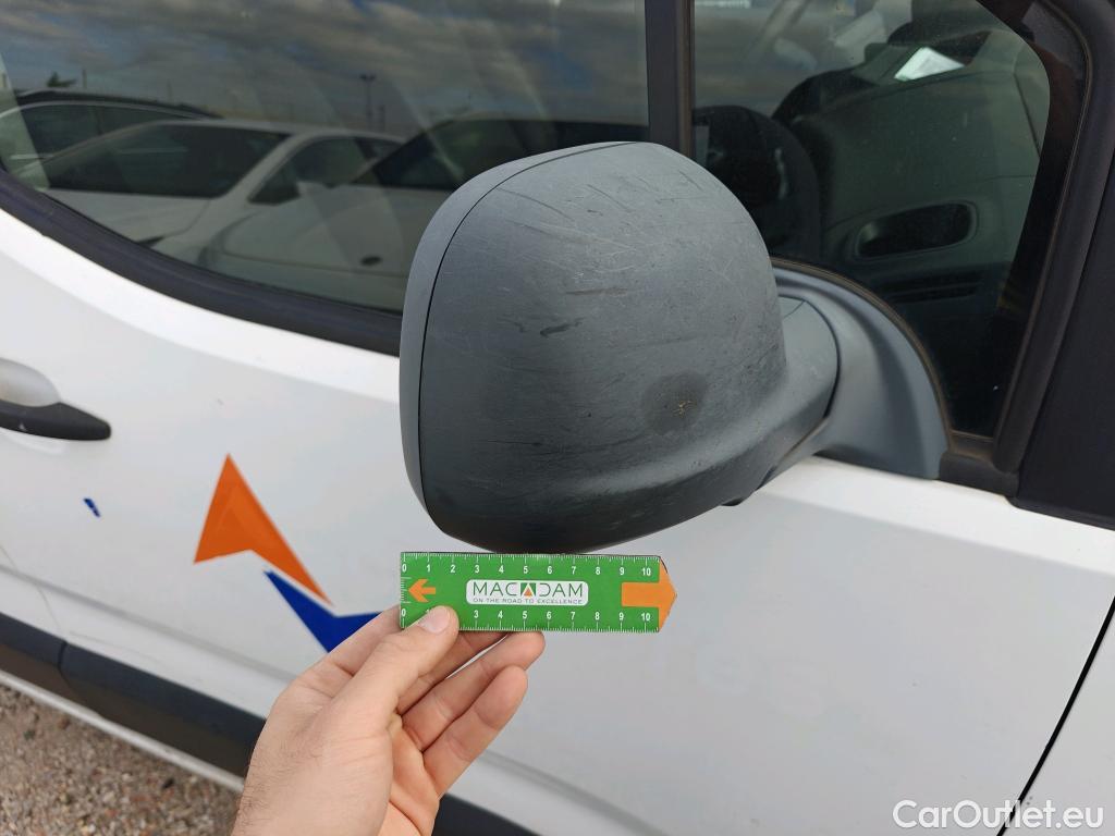  Opel  Combo OPEL  / 2018 / 3P / furgón derivado de turismo 1.6 TD S/S 74kW (100CV) Express L H1 650 #106