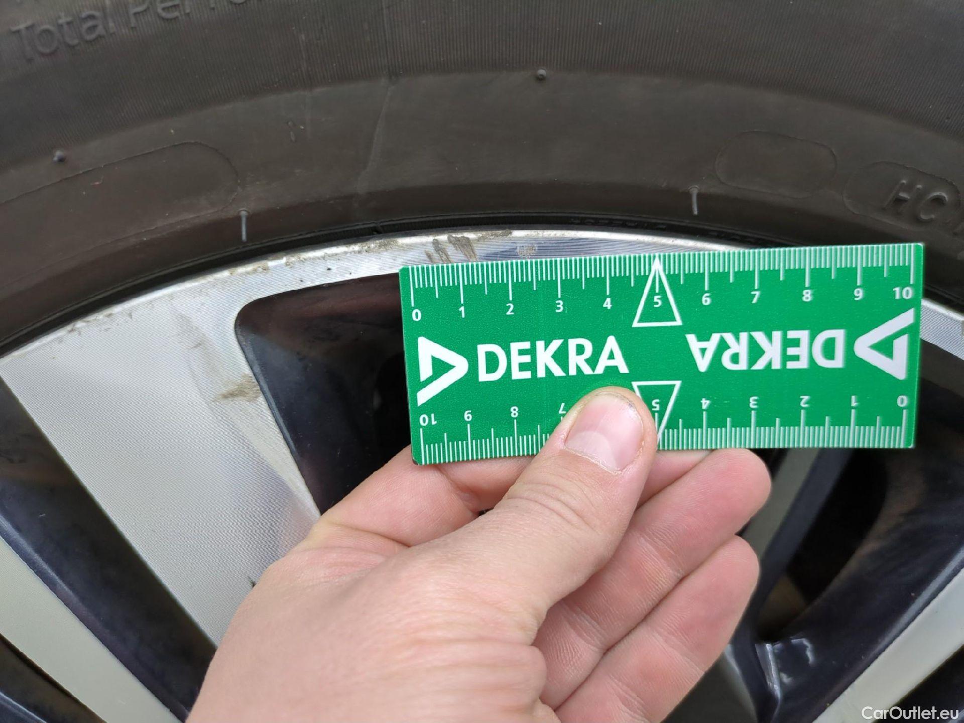  Peugeot  3008 PEUGEOT  / 2016 / 5P / SUV Hybrid4 300 e-EAT8 GT Line #35