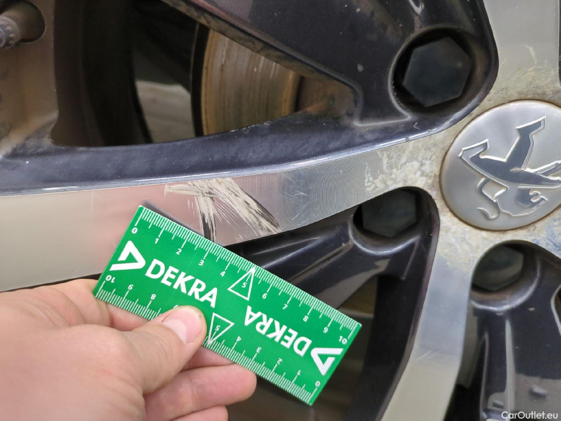  Peugeot  3008 PEUGEOT  / 2016 / 5P / SUV Hybrid4 300 e-EAT8 GT Line #36