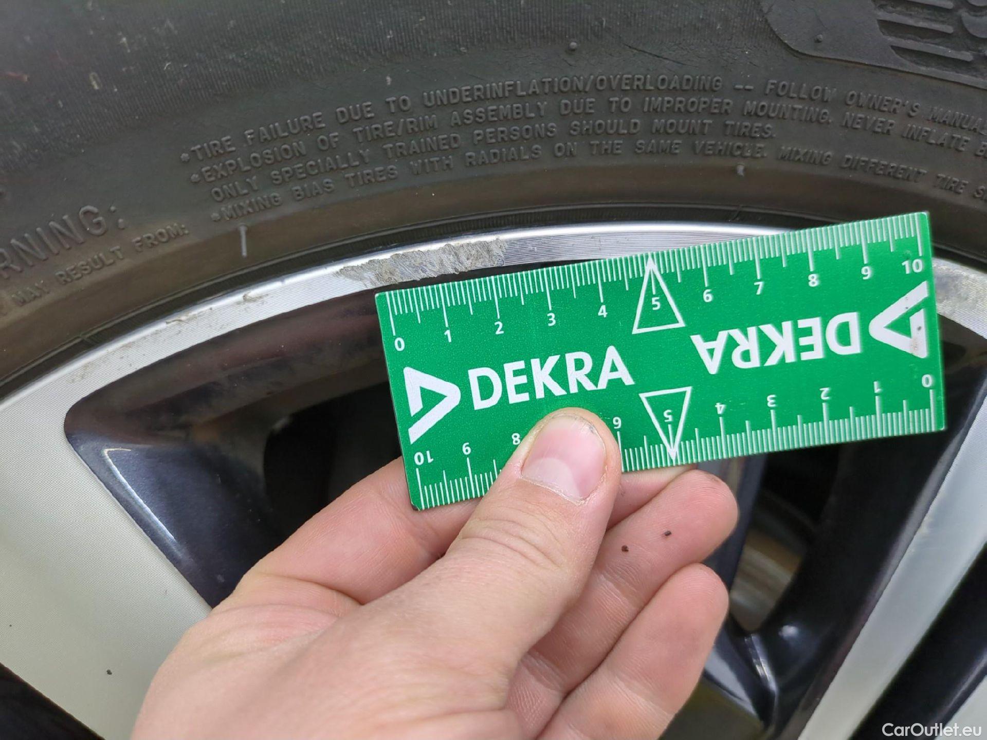  Peugeot  3008 PEUGEOT  / 2016 / 5P / SUV Hybrid4 300 e-EAT8 GT Line #49