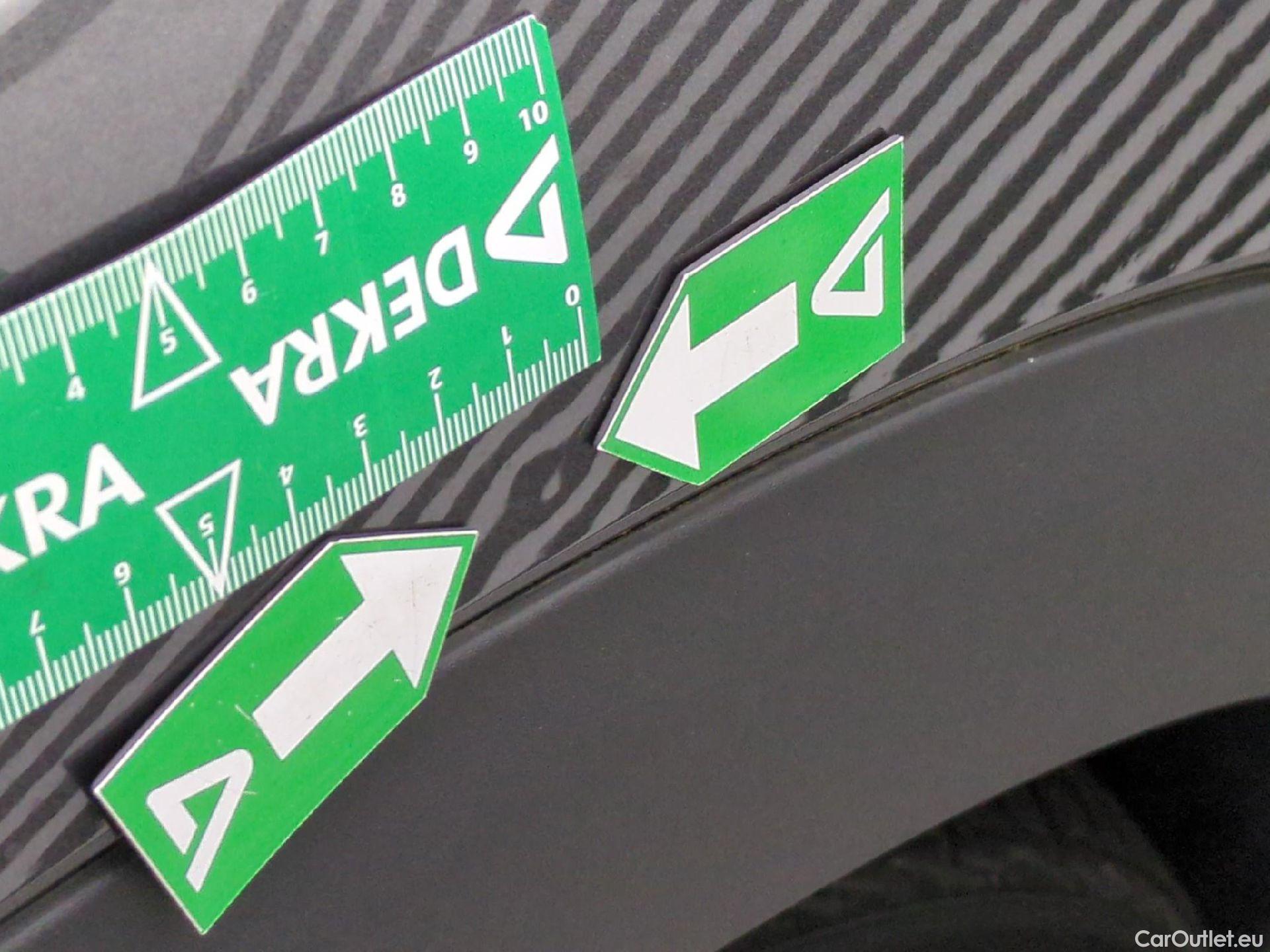  Peugeot  3008 PEUGEOT  / 2016 / 5P / SUV Hybrid4 300 e-EAT8 GT Line #53