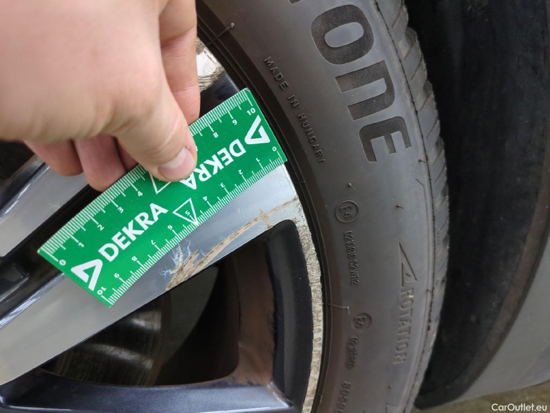  Peugeot  3008 PEUGEOT  / 2016 / 5P / SUV Hybrid4 300 e-EAT8 GT Line #25