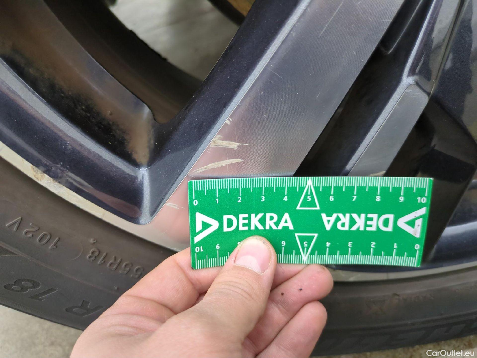  Peugeot  3008 PEUGEOT  / 2016 / 5P / SUV Hybrid4 300 e-EAT8 GT Line #48