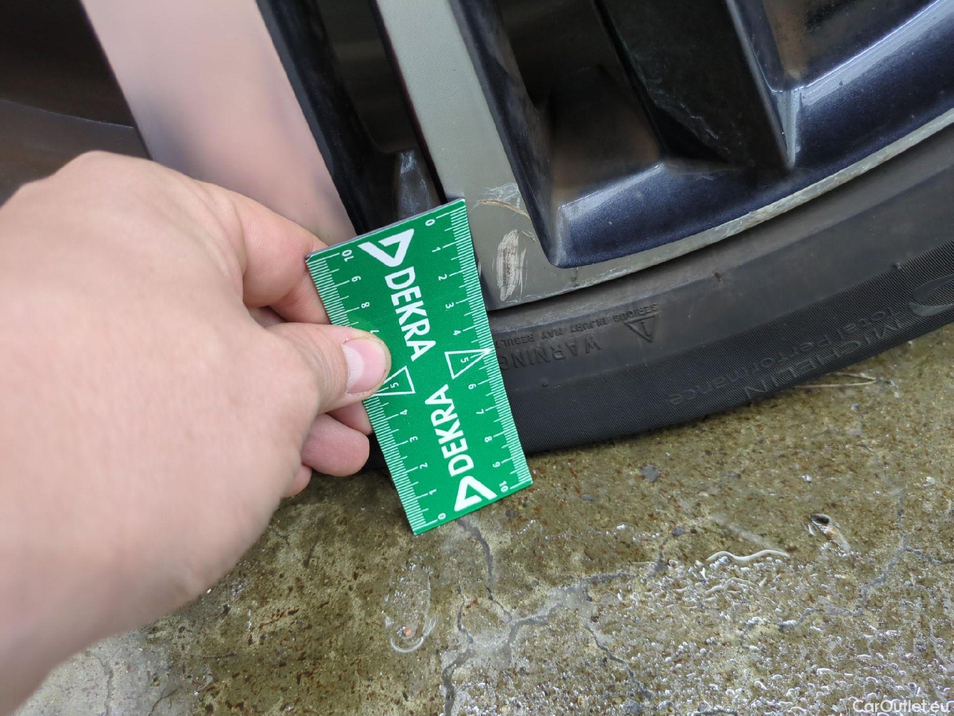  Peugeot  3008 PEUGEOT  / 2016 / 5P / SUV Hybrid4 300 e-EAT8 GT Line #34