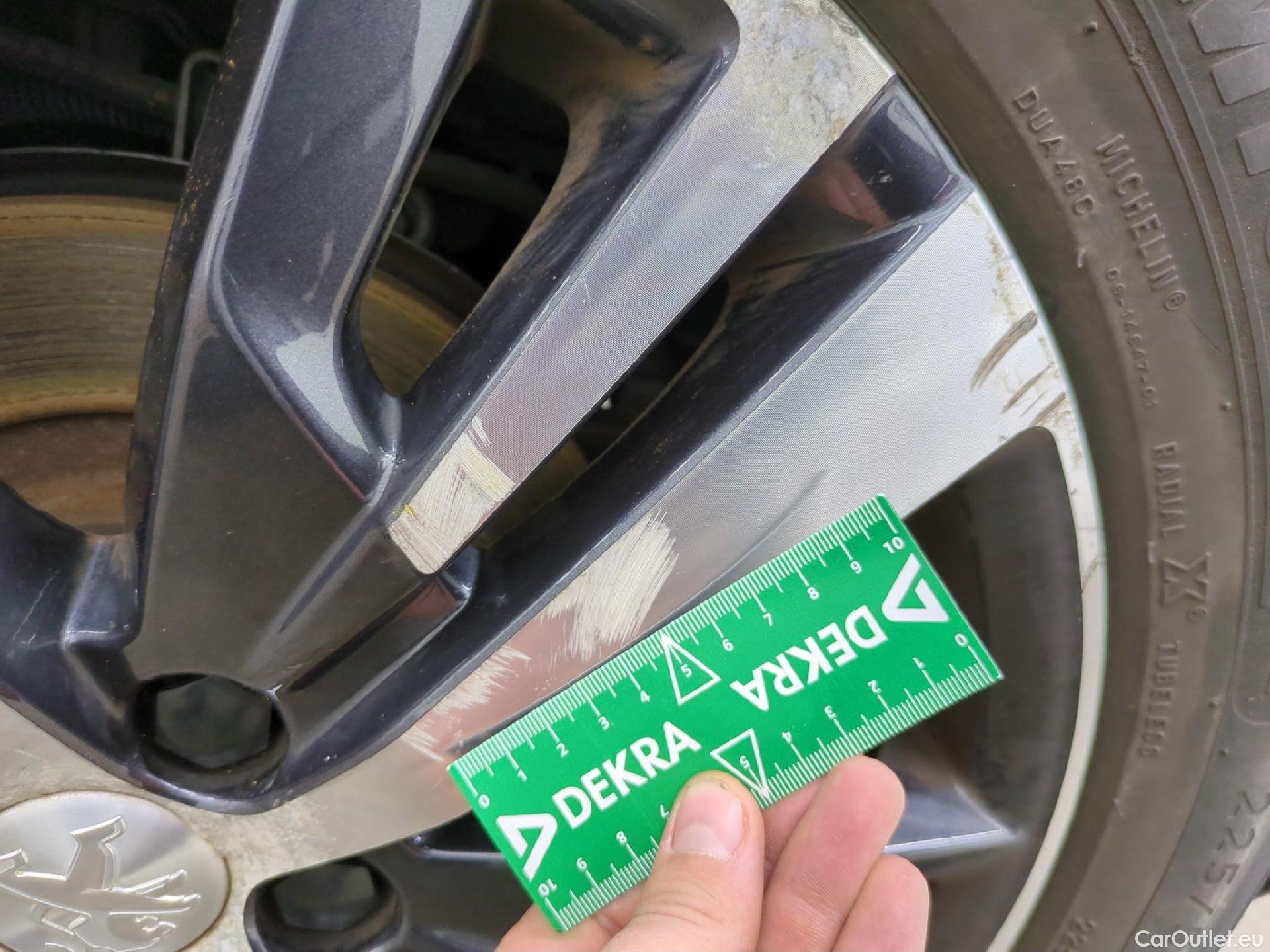  Peugeot  3008 PEUGEOT  / 2016 / 5P / SUV Hybrid4 300 e-EAT8 GT Line #39