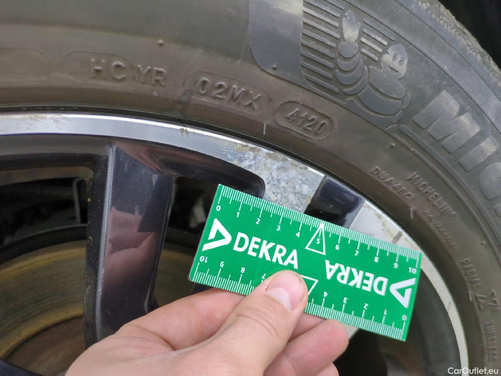  Peugeot  3008 PEUGEOT  / 2016 / 5P / SUV Hybrid4 300 e-EAT8 GT Line #41