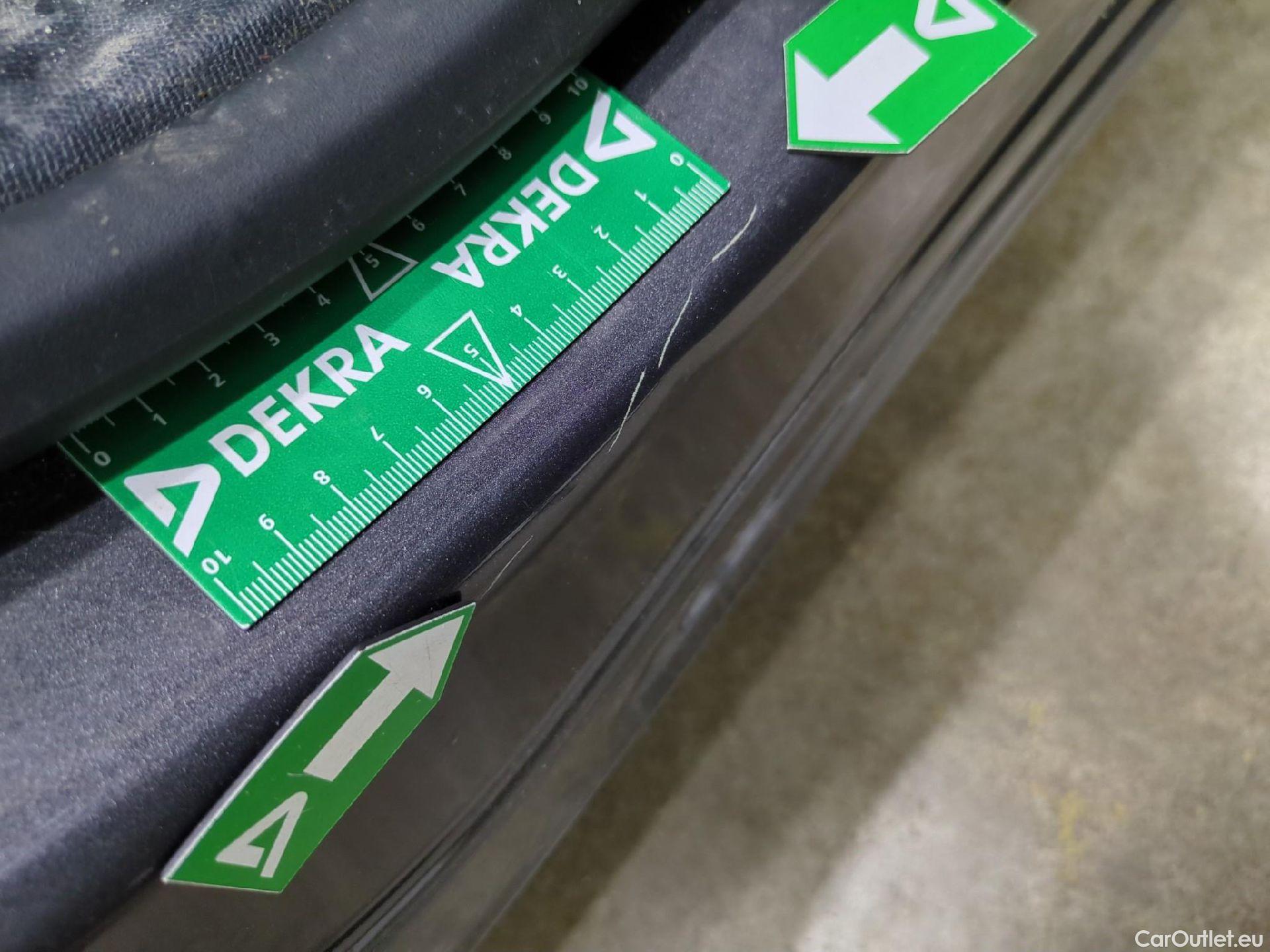  Peugeot  3008 PEUGEOT  / 2016 / 5P / SUV Hybrid4 300 e-EAT8 GT Line #59