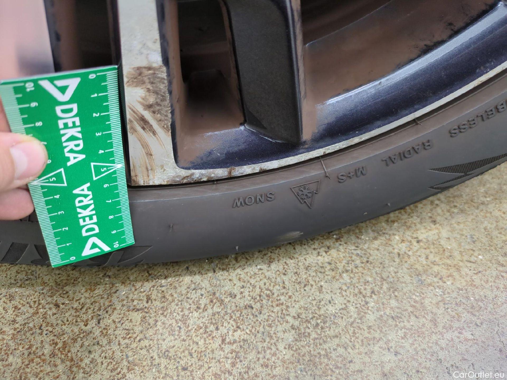  Peugeot  3008 PEUGEOT  / 2016 / 5P / SUV Hybrid4 300 e-EAT8 GT Line #27