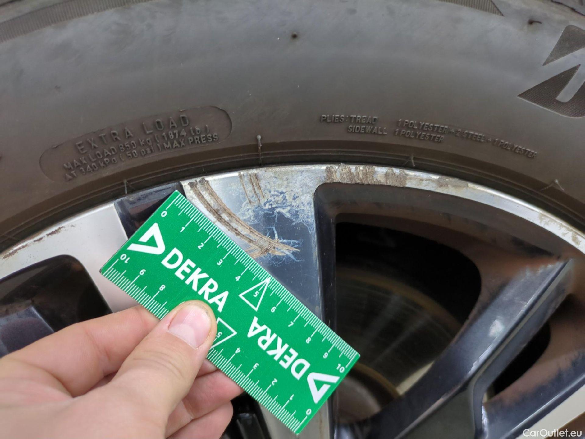  Peugeot  3008 PEUGEOT  / 2016 / 5P / SUV Hybrid4 300 e-EAT8 GT Line #24