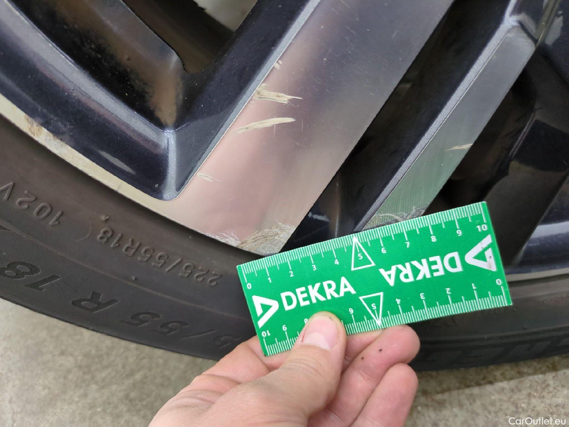  Peugeot  3008 PEUGEOT  / 2016 / 5P / SUV Hybrid4 300 e-EAT8 GT Line #50