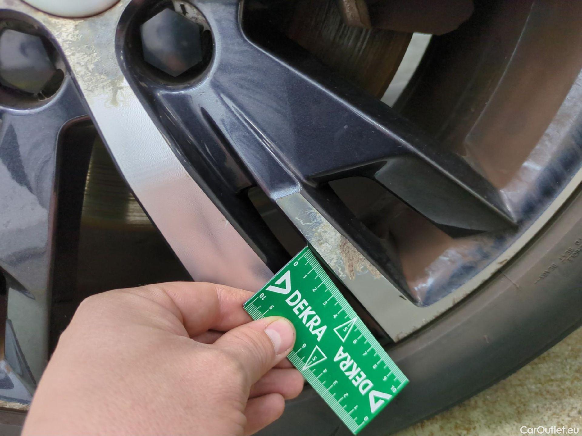  Peugeot  3008 PEUGEOT  / 2016 / 5P / SUV Hybrid4 300 e-EAT8 GT Line #18