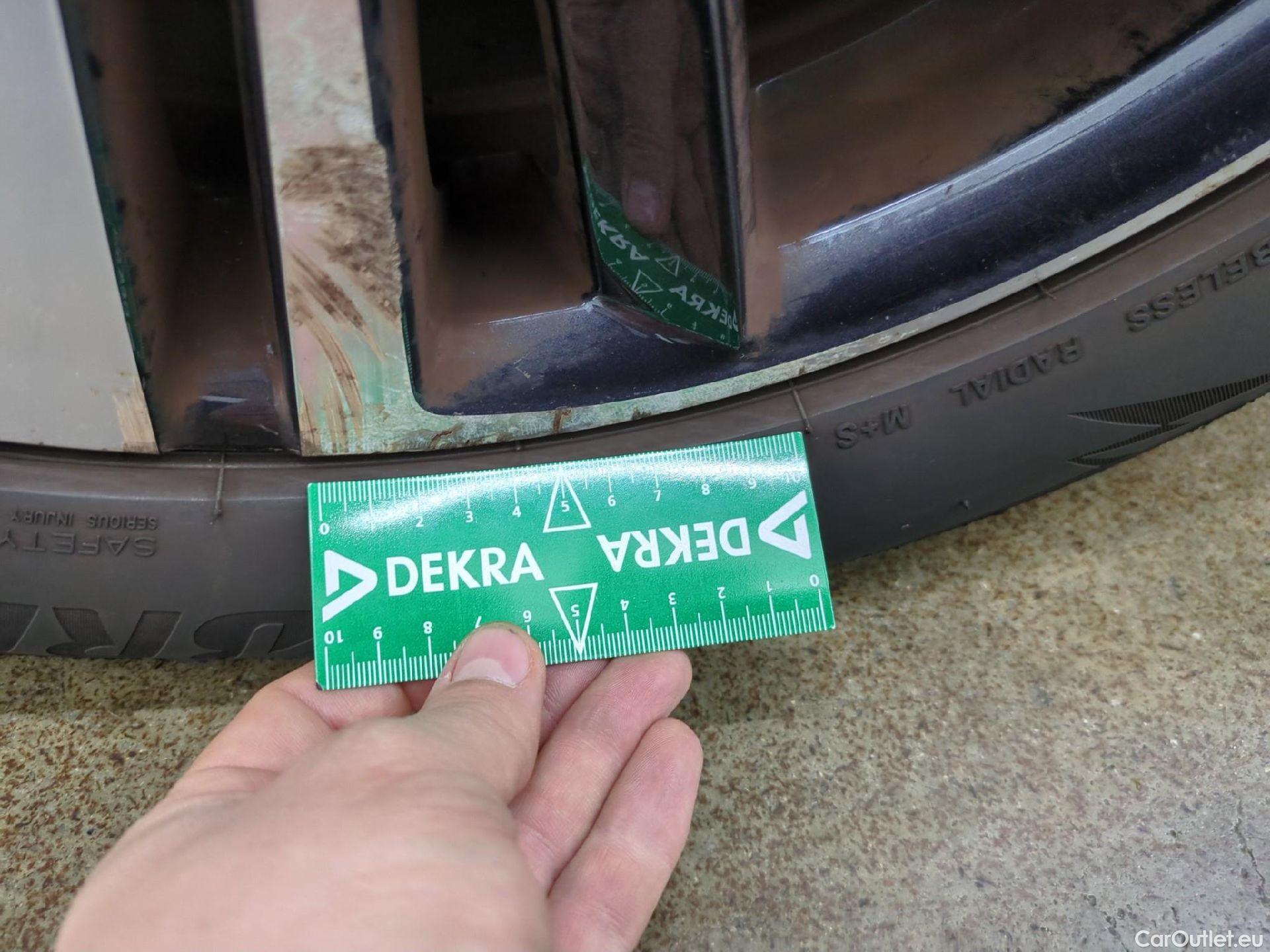  Peugeot  3008 PEUGEOT  / 2016 / 5P / SUV Hybrid4 300 e-EAT8 GT Line #31