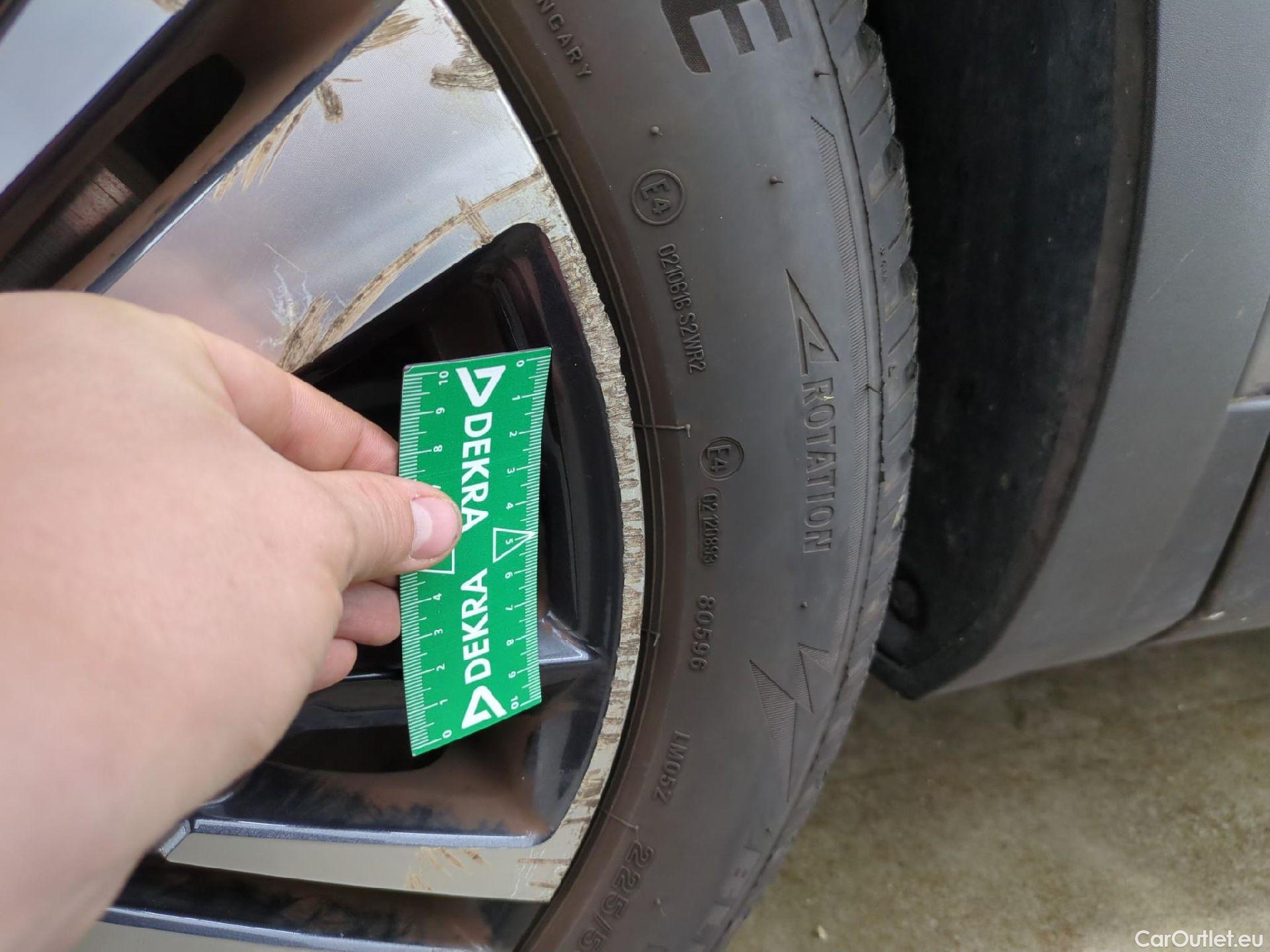  Peugeot  3008 PEUGEOT  / 2016 / 5P / SUV Hybrid4 300 e-EAT8 GT Line #26