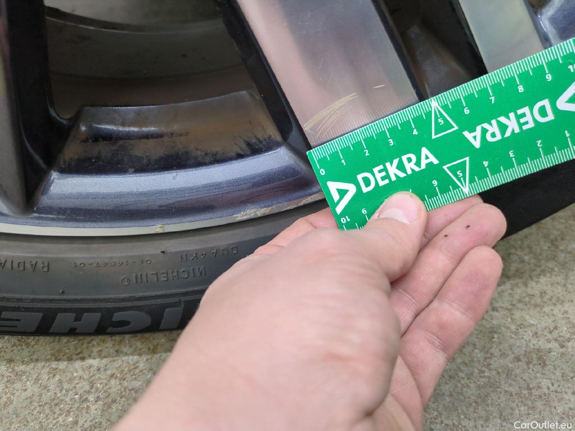  Peugeot  3008 PEUGEOT  / 2016 / 5P / SUV Hybrid4 300 e-EAT8 GT Line #52