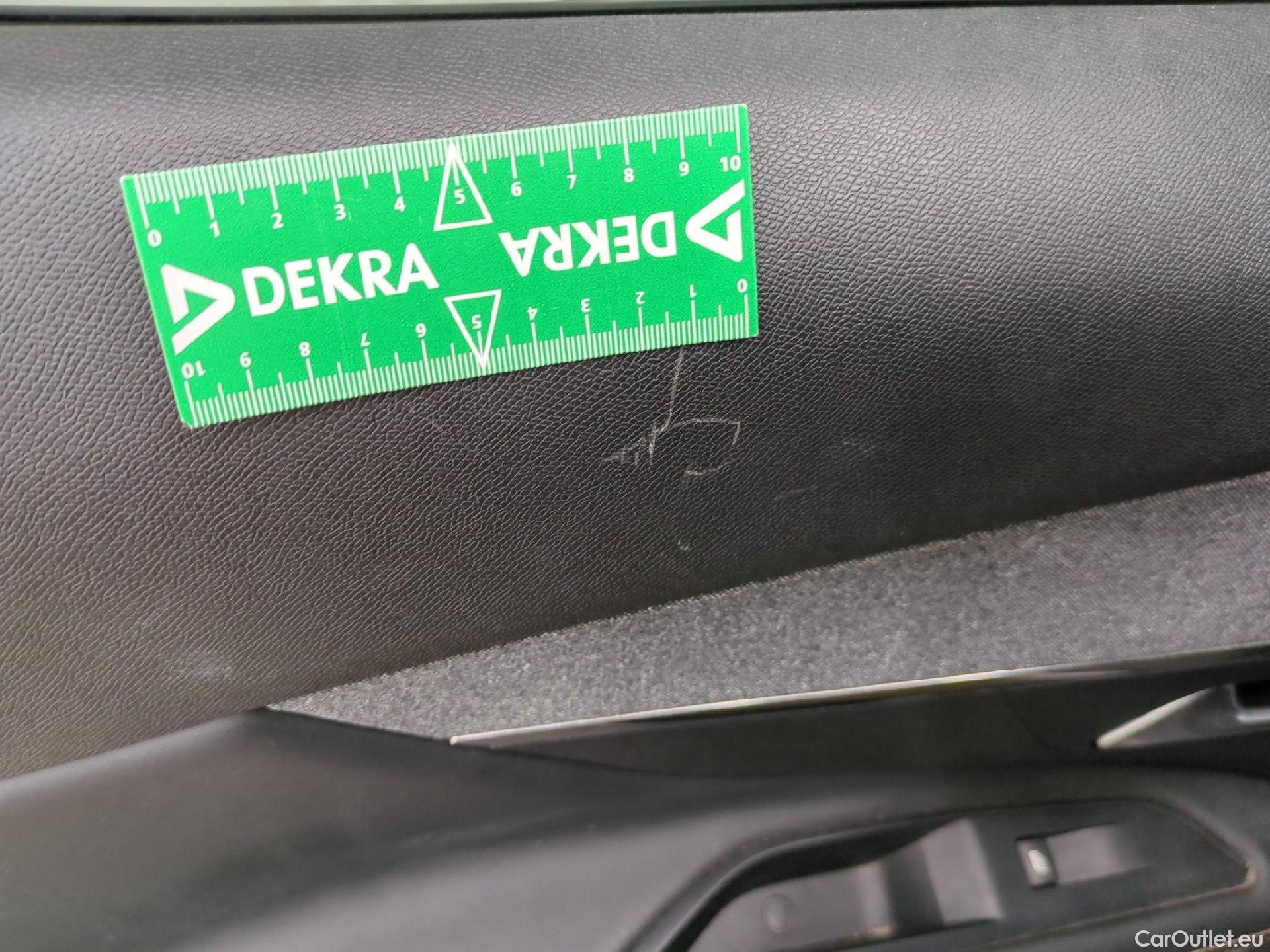  Peugeot  3008 PEUGEOT  / 2016 / 5P / SUV Hybrid4 300 e-EAT8 GT Line #5