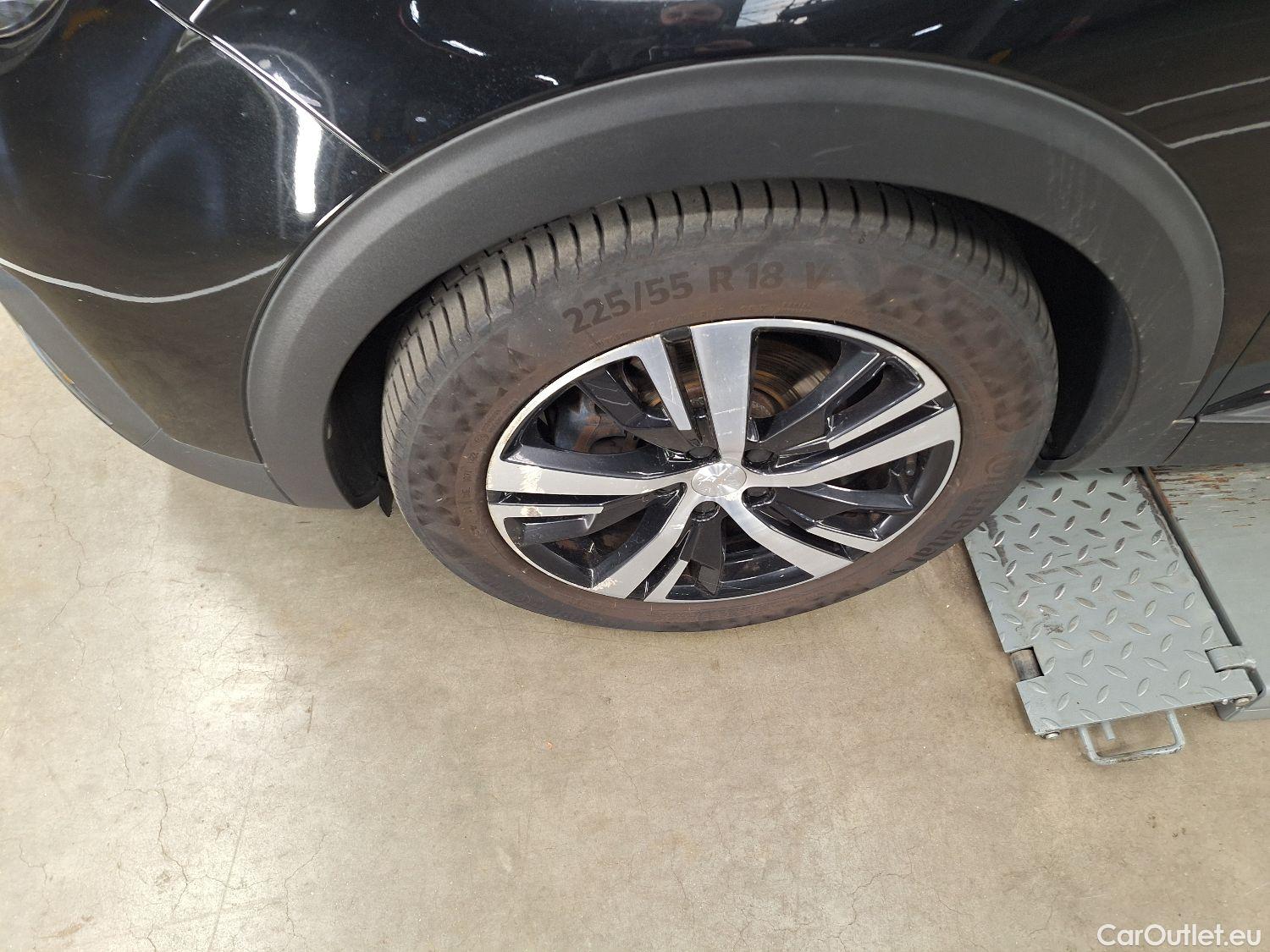  Peugeot  5008 Peugeot,  '16, Peugeot  1.2 PureTech 96kW S&S EAT8 Allure 5d #49