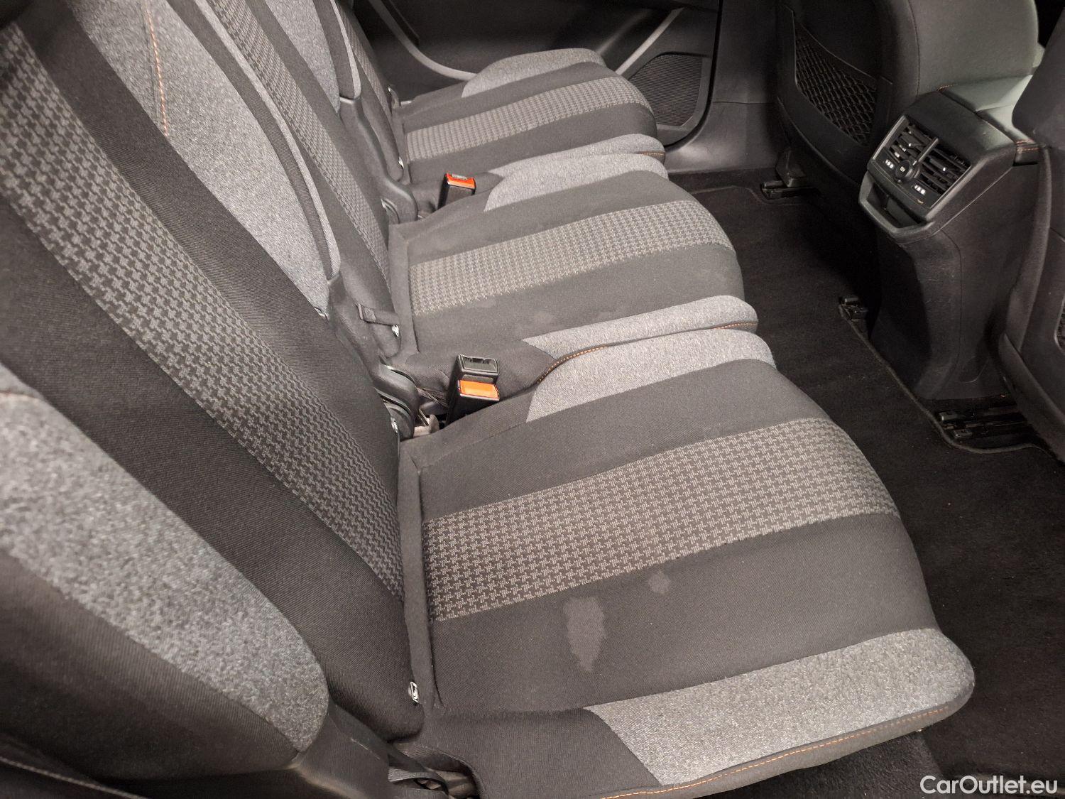  Peugeot  5008 Peugeot,  '16, Peugeot  1.2 PureTech 96kW S&S EAT8 Active 5d #58