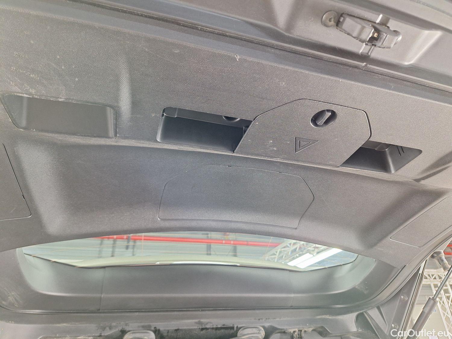  Peugeot  5008 Peugeot,  '16, Peugeot  1.2 PureTech 96kW S&S EAT8 Active 5d #35