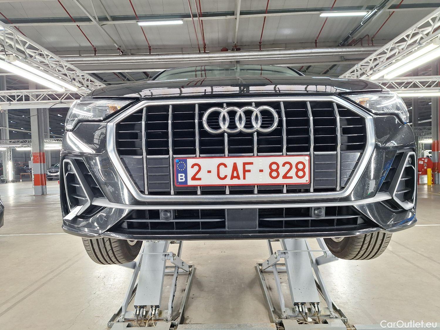  Audi  Q3 Audi,  '18, Audi  35 TDI S tronic S line Business Edition 5d #1